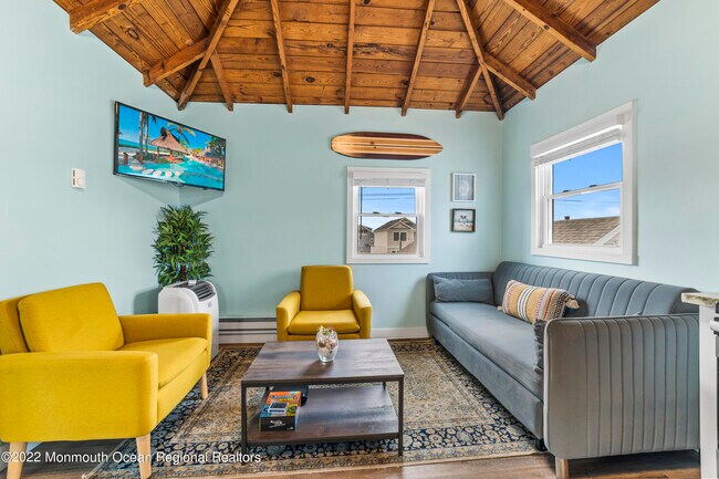 Building Photo - 171A Beachfront-
