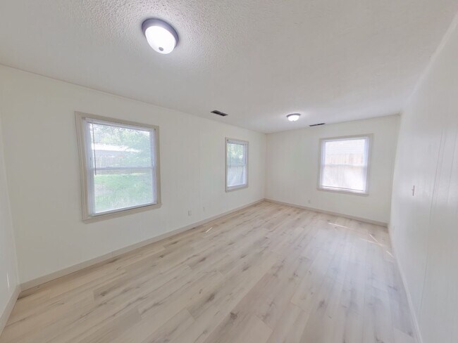 Building Photo - 4242 Dover St