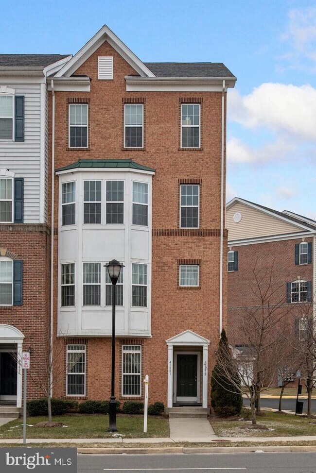 Building Photo - 43881 Centergate Dr