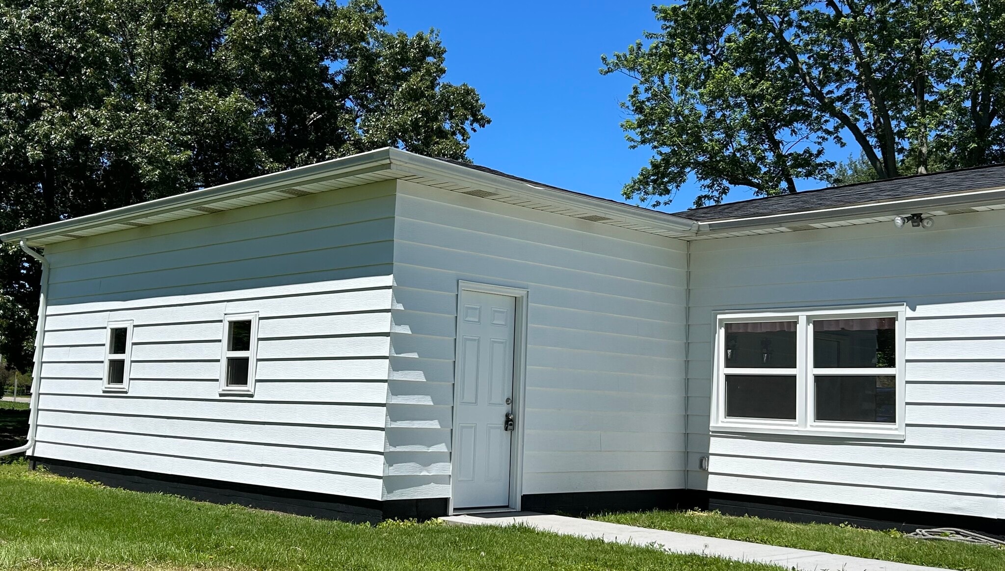 Building Photo - 4594 Niles Rd