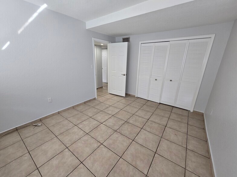 Building Photo - 2270 W 54th Pl