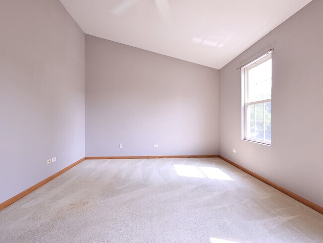 Building Photo - 2607 Oak Tree Ln