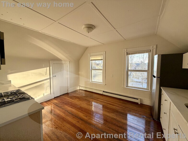 Building Photo - 94 Morrison Ave