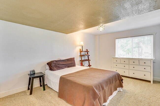 Building Photo - 9492 Sand Hill Pl