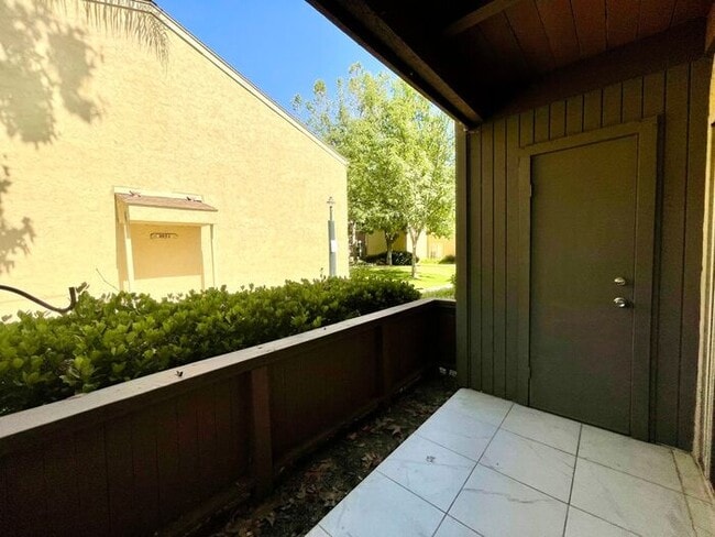 Building Photo - 1 Bedroom / 1 Bath Charming Condo in Missi...