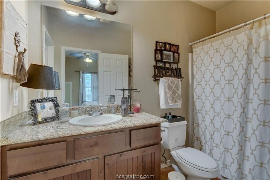 Building Photo - 4 Bedroom Home Near the Barracks and on Bus Route! AUGUST MOVE IN!