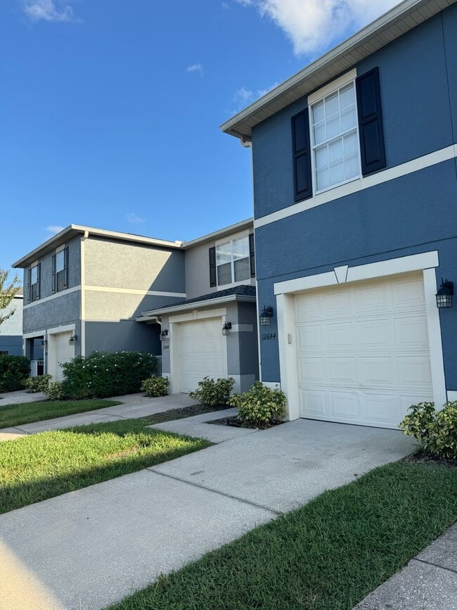 Building Photo - 12644 Somerset Oaks St