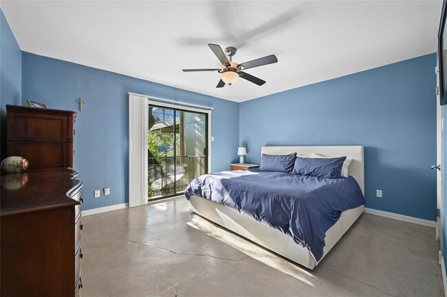 Building Photo - 1821 Westlake Dr