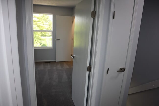 Building Photo - 4963 Singleton Dr