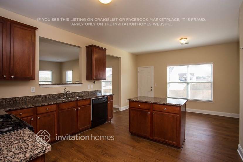 Building Photo - 3118 Avondale Dr SE