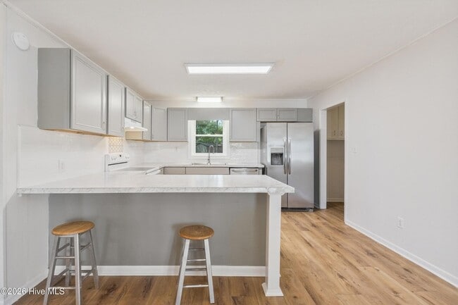 Building Photo - 1070 River Dr SW