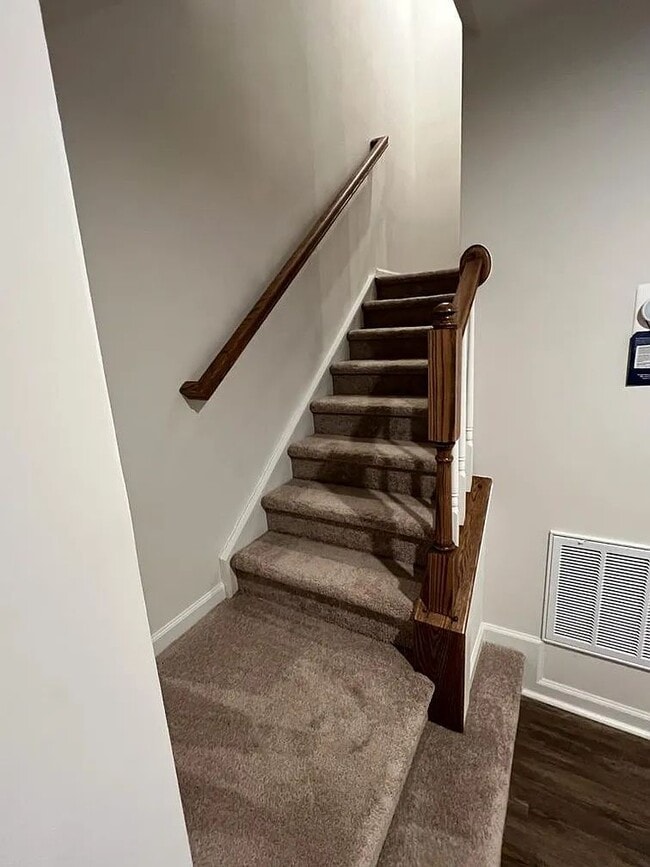 Building Photo - 2596 Grantham Place Dr