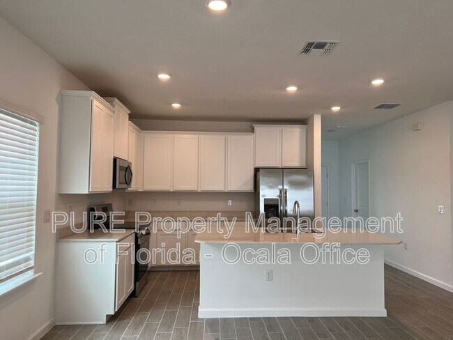 Building Photo - 3429 NE 40th St