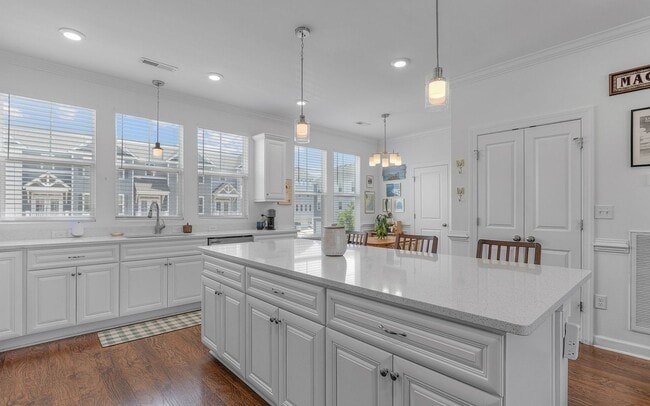 Building Photo - A MUST SEE!! 2-Bedroom Townhome In The Tern! Attached Garage - 400 Yards From Beaches - Dog Frien...