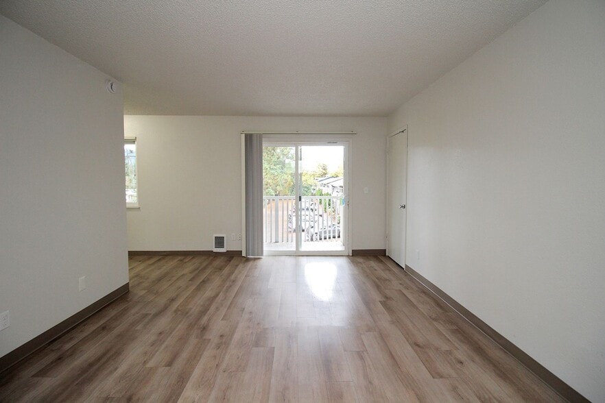 Building Photo - 5704 SW Beaverton Hillsdale Hwy