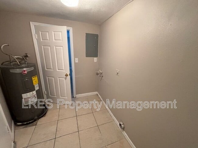 Building Photo - 2437 Chase Ave