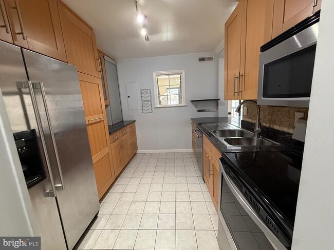 Building Photo - 12702 Veirs Mill Rd