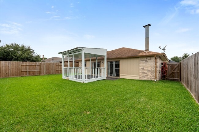 Building Photo - 10954 Pigeonwood Dr