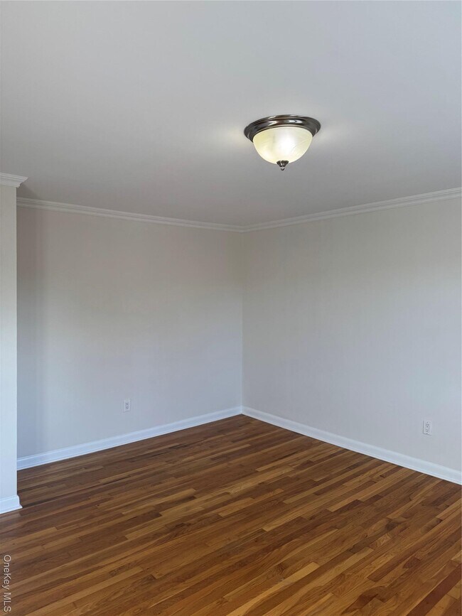 Building Photo - 222 Gainsborg Ave E