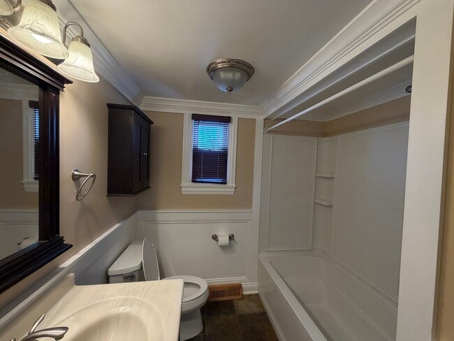 Building Photo - 11614 Algonquin Rd