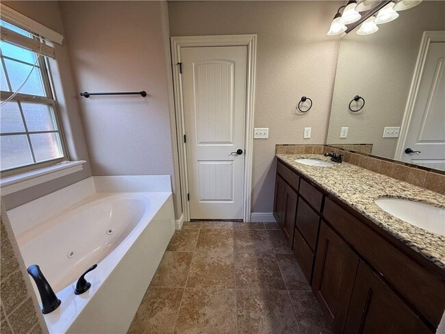 Building Photo - 3100 SW Wargate Ave