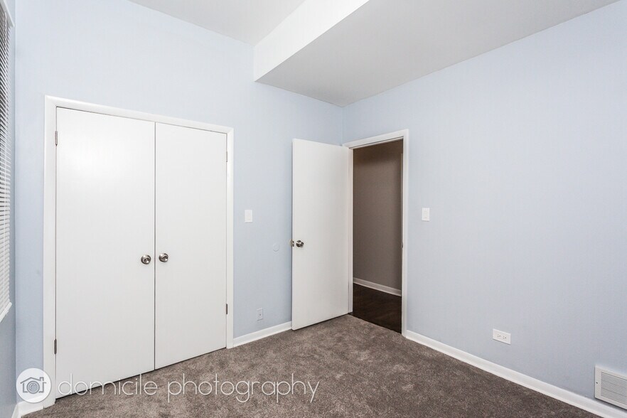 Building Photo - 1057 W Cornelia Ave