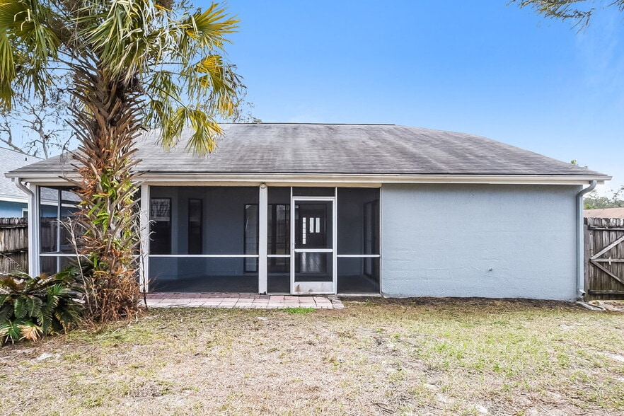 Building Photo - 1501 Woodfield Oaks Dr