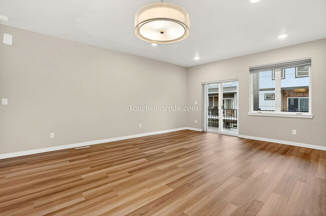 Building Photo - 3859 SE 92nd Ave