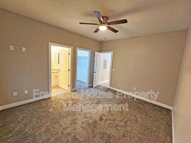 Building Photo - 1111 Sixshooter Ave