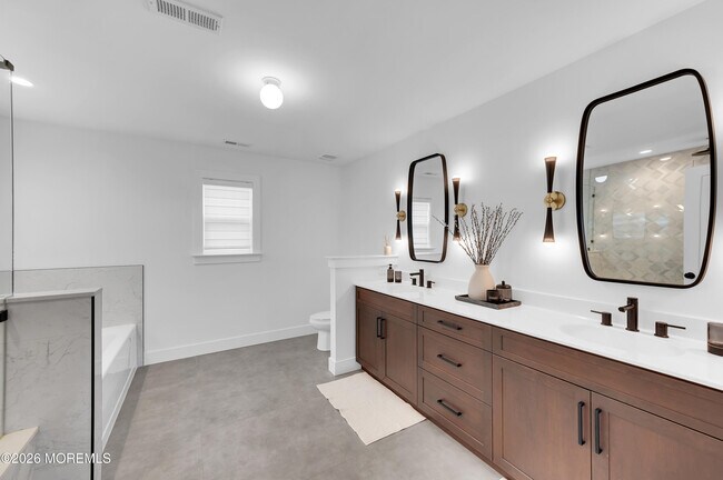 Building Photo - 1675 St Regis Ct