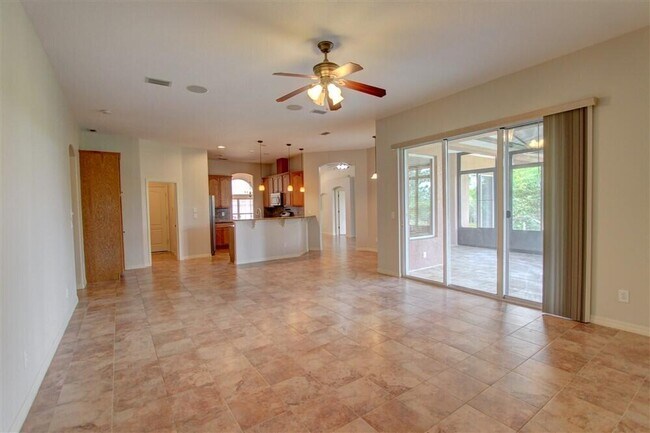Building Photo - 1185 Dromin Ln