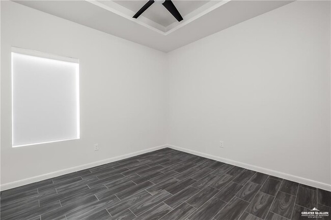 Building Photo - 11 E Hibiscus Ave