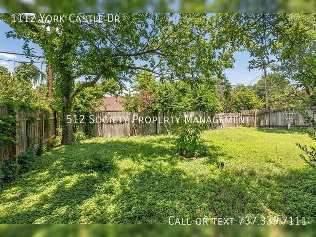 Building Photo - 1112 York Castle Dr