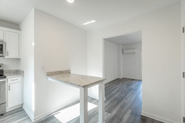 Building Photo - 73 Shallowford Rd