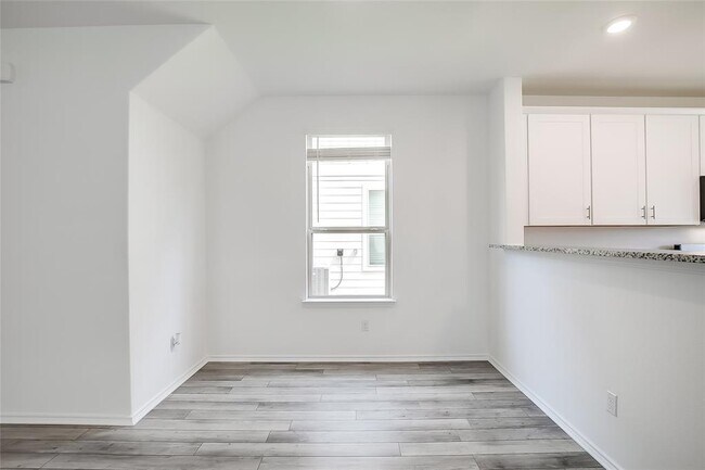 Building Photo - 812 Black Alder St