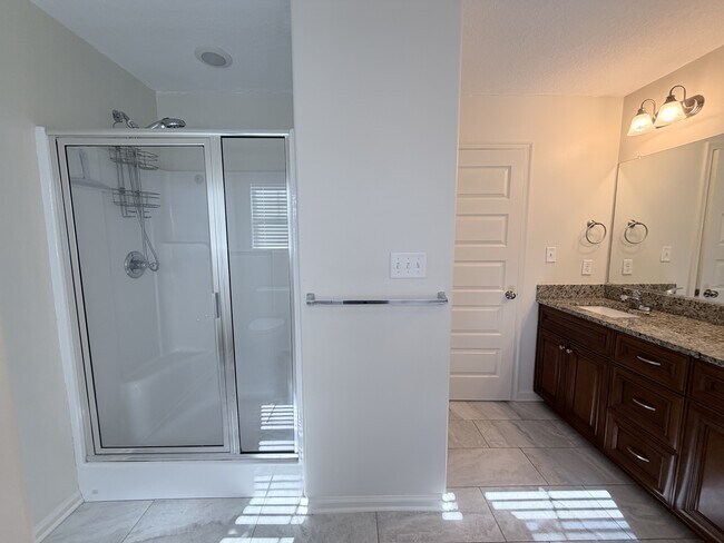 Building Photo - 5153 Richard Rd