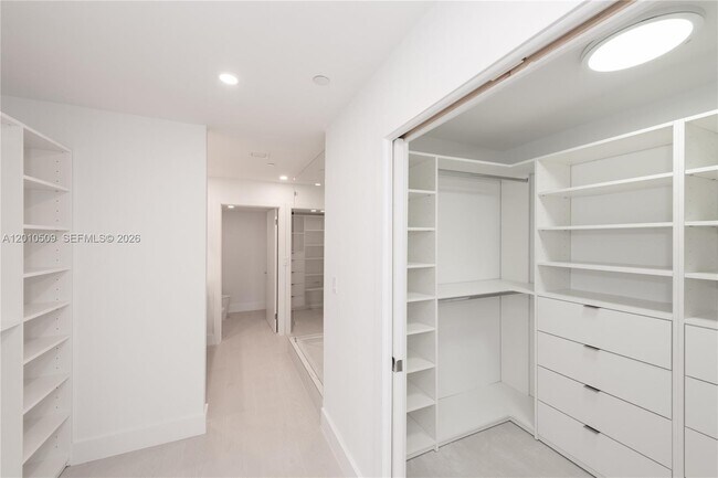 Building Photo - 151 Crandon Blvd