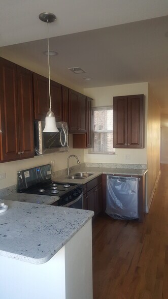 Building Photo - 4817 N Troy St