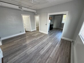 Building Photo - 2 Bedroom Apartment - 1510 1/2 Harrison Street