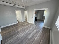 Building Photo - 2 Bedroom Apartment - 1510 1/2 Harrison St...