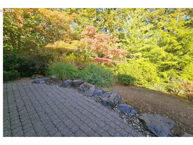 Building Photo - 1140 SW Fairfax Pl