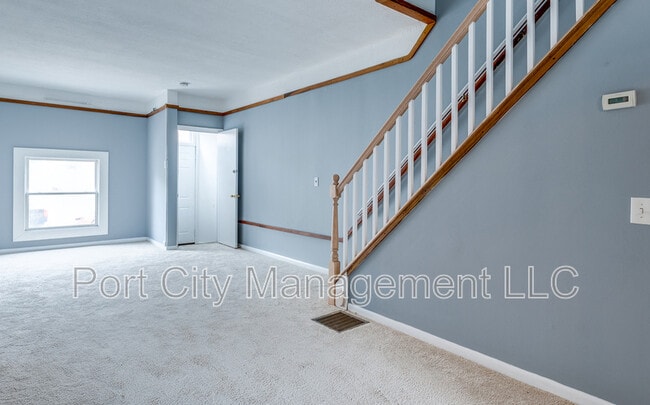 Building Photo - 320 S Newkirk St