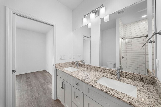 Building Photo - 4718-4718 29th St SW