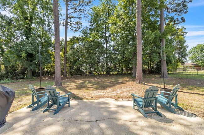 Building Photo - Updated 3 Bedroom, 2 Bath Home – Minutes from Fort Bragg!