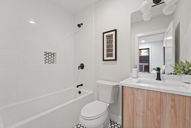 Building Photo - 93 Thorndike St