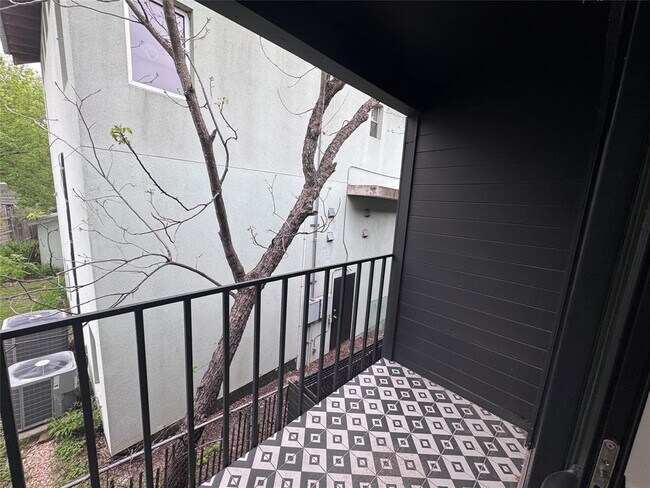 Building Photo - 201 Academy Dr