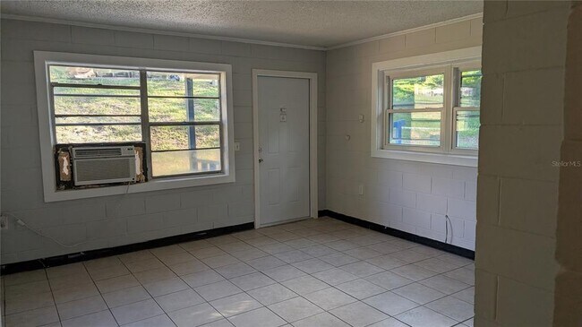 Building Photo - 738 E Minneola Ave
