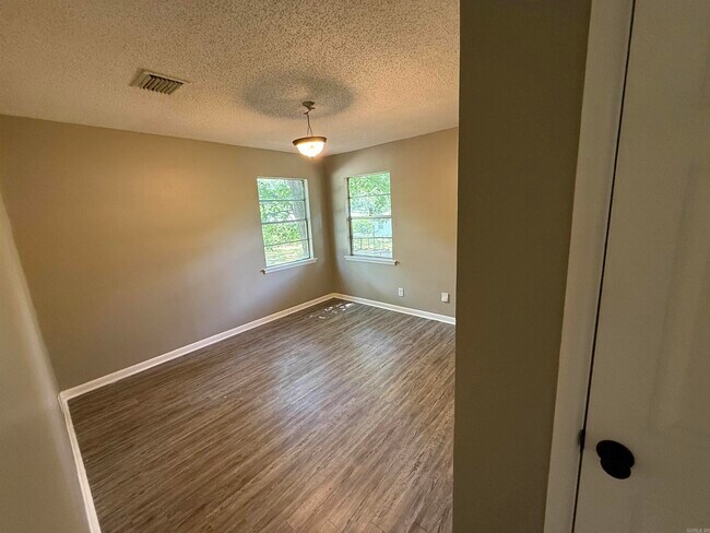 Building Photo - 24 S Wakefield Dr