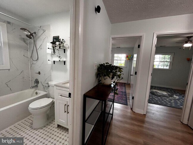 Building Photo - 112 Virginia Dr