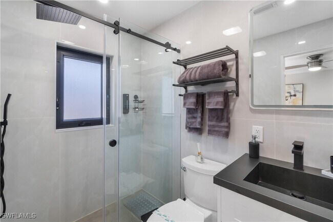 Building Photo - 659 108th Ave N